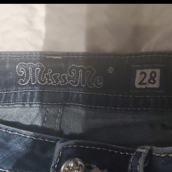 Miss Me Low Rise Short Distresses Shorts, sz.28 - Picture 5 of 9